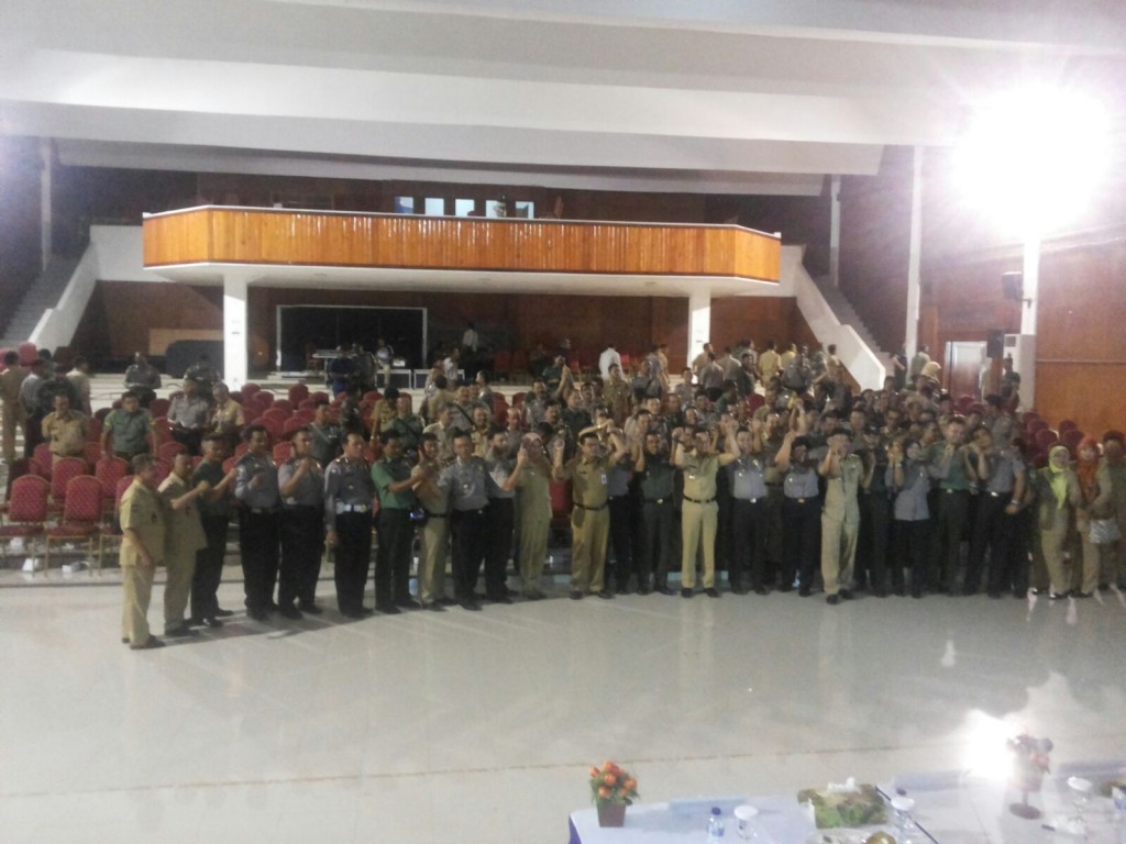 Foto: Selesai rapat, seluruh peserta melakukan foto bersama guna meningkatkan sinergitas dan soliditas menjaga situasi kamtibmas. Dok Humas Polsek Bogor Tengah.