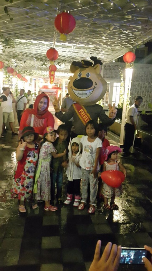 Foto: Si POBO "Polisi Bogor" maskot Polres Bogor Kota tampil dalam pawai Cap Go Meh Bogor Street Festival 2016, Senin (22/2/2016). Dok. Polres Bogor Kota