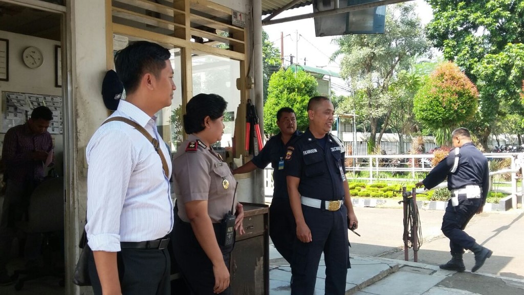 Kapolsek Bogor Utara sambangi Pengurus Serikat Buruh jelang peringatan Hari Buruh Internasional. Dok. Humas Polsek Bogor Utara.
