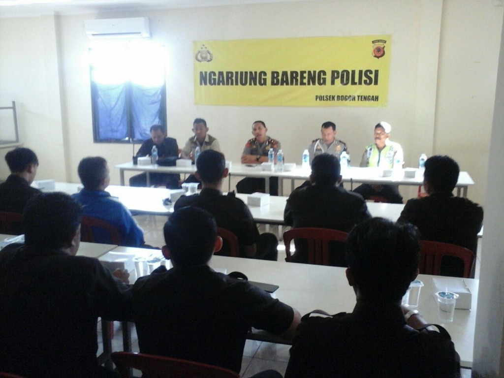 "Ngariung Bareng Polisi" di Aula PD Pasar Pakuan Jaya yang digelar Polsek Bogor Tengah dalam rangka merangkul warga masyarakat dalam menciptakan suasana Kamtibmas yang kondusif. Dok. Humas Polsek Bogor Tengah