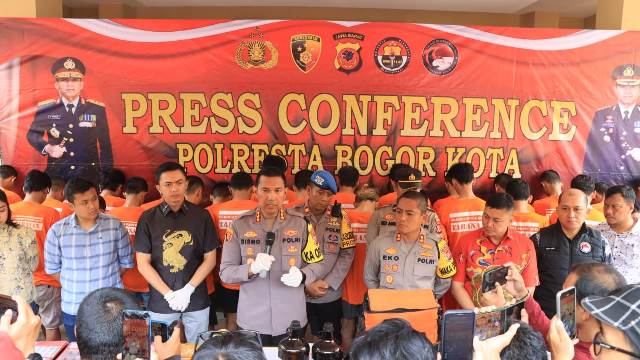 Giat Penaikan Bendera Merah Putih Dalam Rangkaian Festival Merah Putih