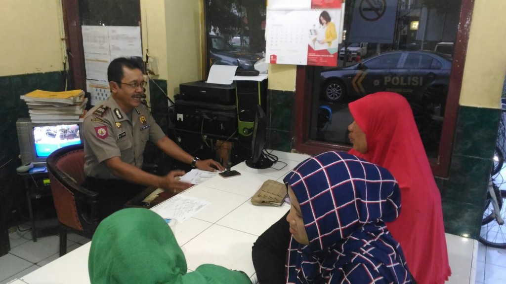 Foto: SZ korban penipuan melalui Telepon oleh Polisi Gadungan membuat laporan polisi di Polsek Bogor Selatan.