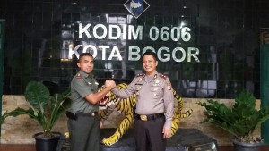 Foto: Kapolres Bogor Kota silaturahmi ke Kodim 0606 Kota Bogor. Dok. Humas Polres Bogor Kota