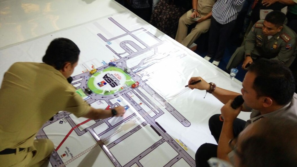Wakapolres Bogor Kota dan Walikota Bogor gelar Tactical Floor Game untuk mensimulasikan penerapan SSA dan menunjukan kepada publik titik rawan kemacetan. Dok. Humas Polres Bogor Kota.