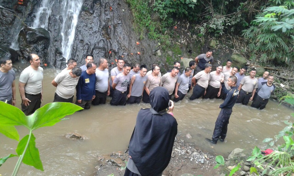 Kegiatan Lapangan yg dilakukan 36 anggota Polres Bogor Kota dalam mengikuti Diklat SSG Daarut Tauhiid. Dok. Humas Polres Bogor Kota