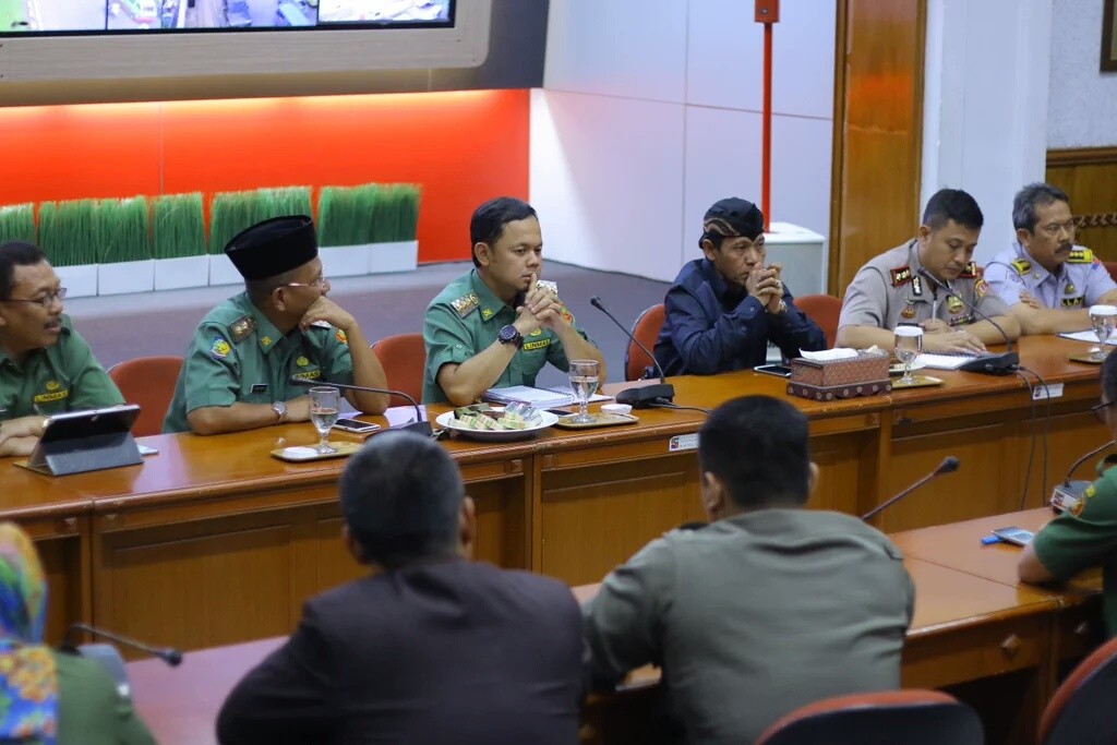 Kapolres Bogor Kota hadiri rapat evaluasi SSA diruang Green Room Balaikota Bogor pada hari Senin (4/4/2016). Dok. Pemkot Bogor.