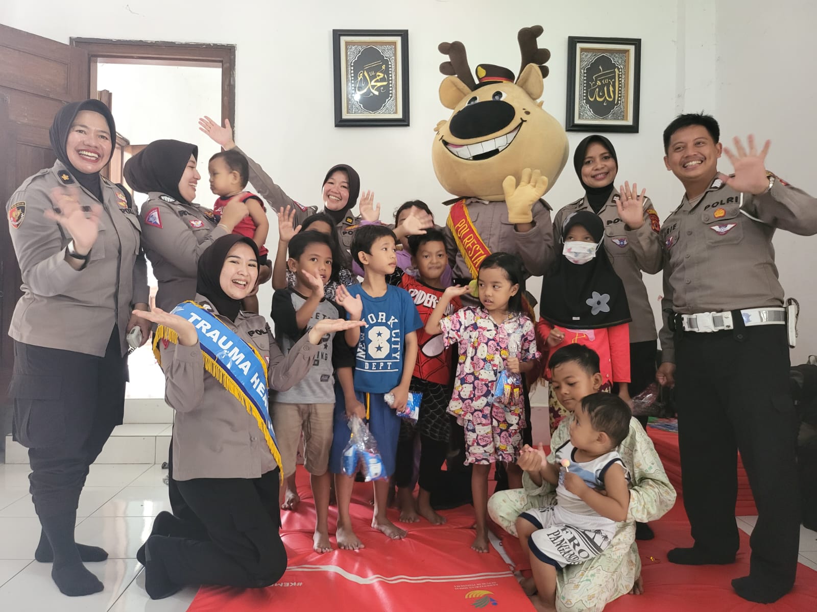 Polwan Polresta Bogor Kota Melaksanakan Kegiatan Trauma Hiling Kepada Anak – Anak Korban Longsor di Kota Bogor