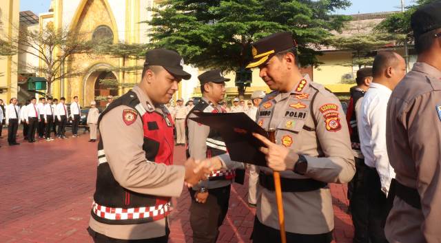 Kapolresta Bogor Kota Berikan Reward Kepada Anggota Yang Berprestasi ...