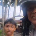 Aksi Humanis Aiptu Ikhlas: Bantu Anak Sekolah Dapatkan Kembali Sepatu yang Tertinggal di Angkot